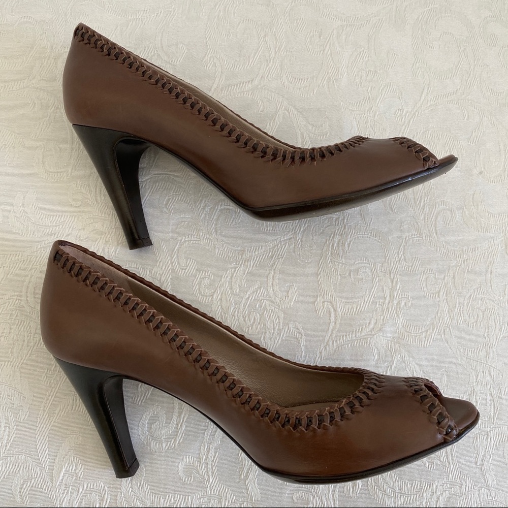 salvatore ferragamo whipstitch peep toe pumps - Picture 5 of 7
